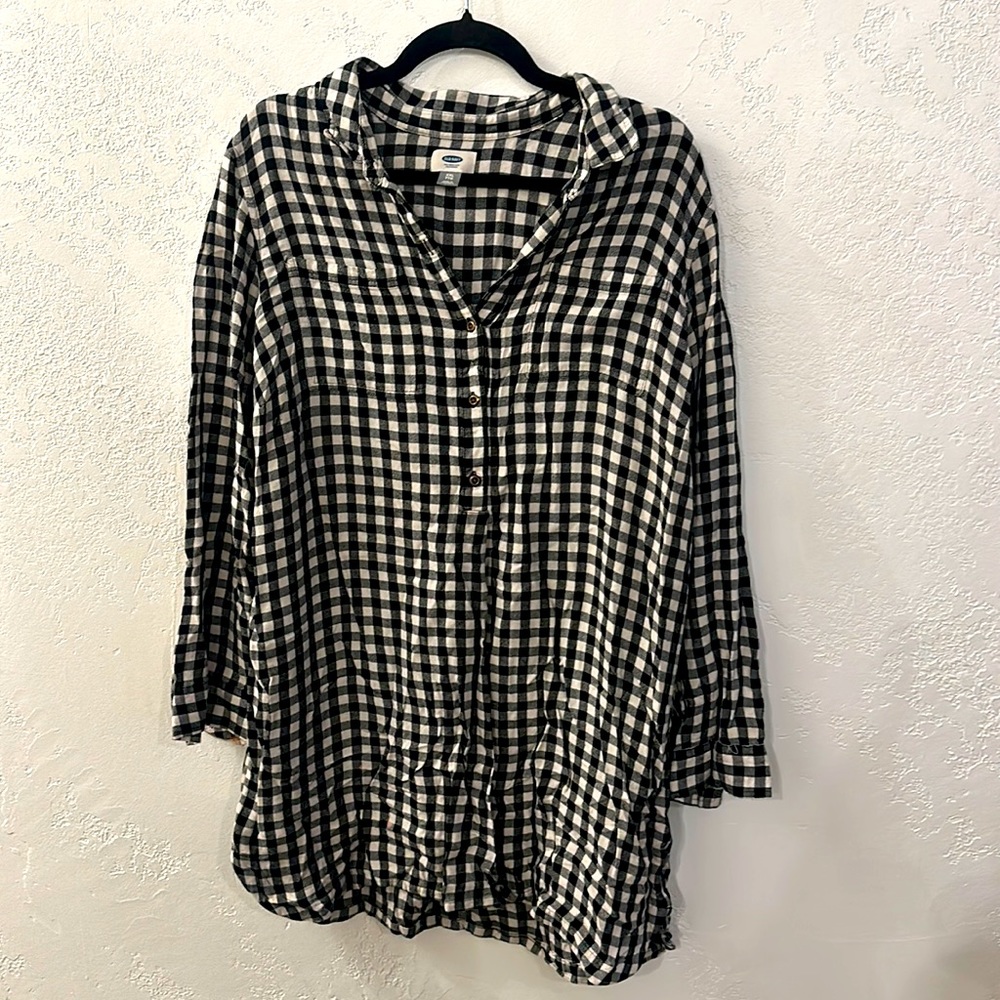 Black and white checkered tunic top